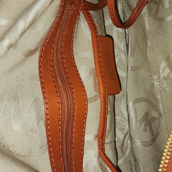 M.K. Shoulder Bag - Picture 7 of 10